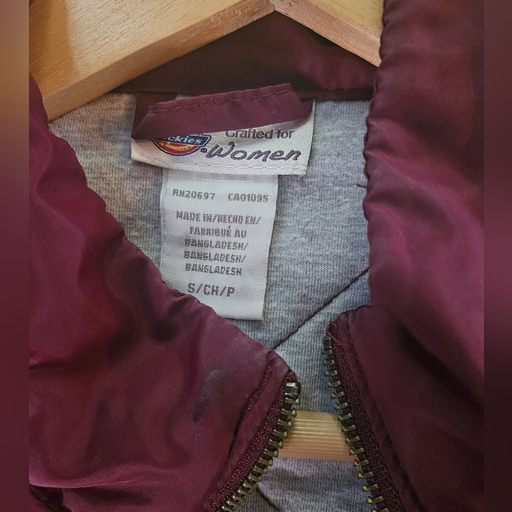 Dickies Women's Diamond Quilted Puffer Vest Maroon Burgundy Small - Picture 6 of 6